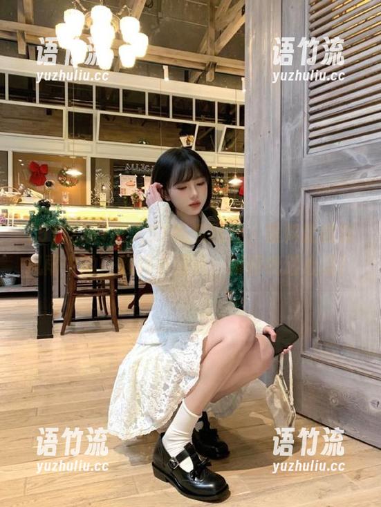 进入51吃瓜网址，黑料就像暴风雨中的一颗颗小雨点，淋得我透心凉！