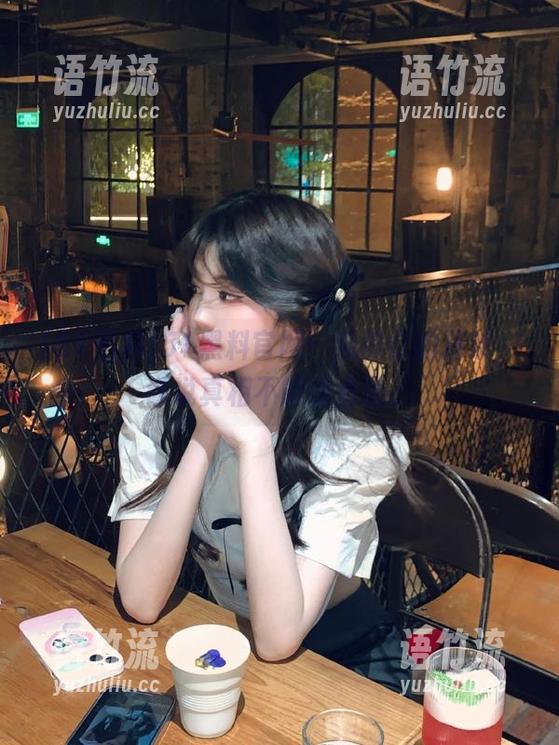 51黑料官网：瓜群众的狂欢，谁说真相不能涂点糖？