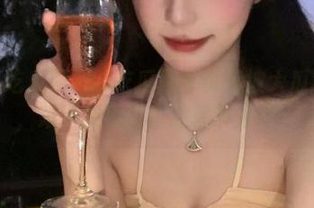 91吃瓜网首页又被大瓜刷屏，难道瓜熟蒂落的季节来了？