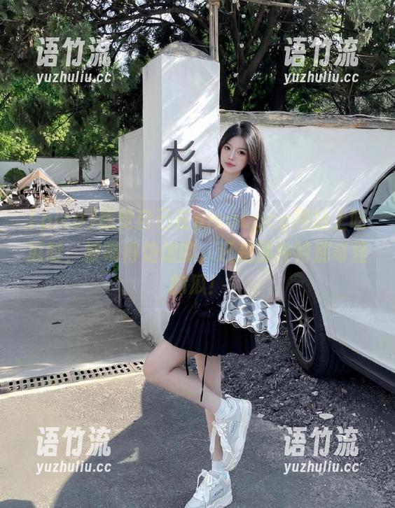感觉自己在picacgcg网站上吃瓜时，被喂得饱饱的，还是那种特别奇怪的瓜！