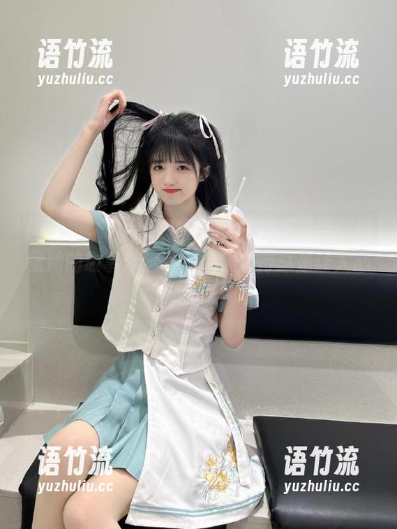 今日娜娜在五一吃瓜官网，感觉她的故事永远写不完，期待总是让人心痒痒的！