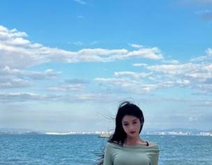 我在“明星黑料”里找到了一点黑色幽默，免费享受哦！