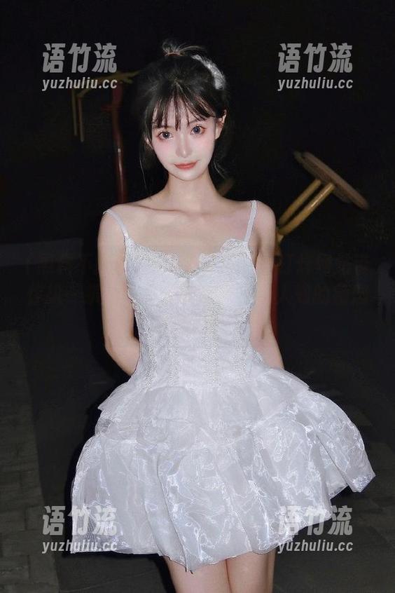 万篇长征黑料不打烊网站带你扒一扒：泡芙里的那些不为人知的痴恋和黑暗！