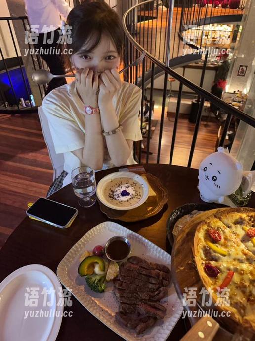 在黑料社区，内幕永远是免费的，你还等什么？